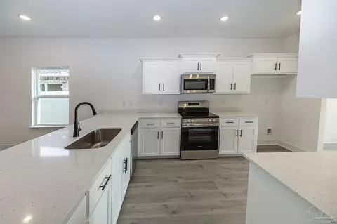 Kitchen - 5983 Willow Mist Ct, Pace, FL 32571 photo 3 of 4