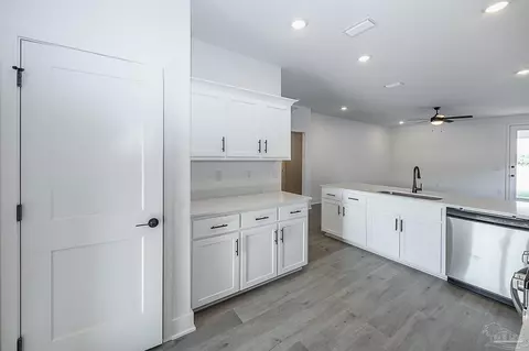 Kitchen - 5983 Willow Mist Ct, Pace, FL 32571 photo 2 of 4