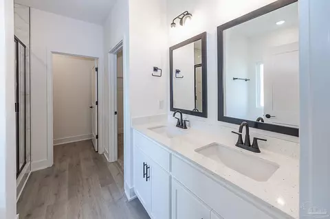 Bath - 5983 Willow Mist Ct, Pace, FL 32571 photo 2 of 4