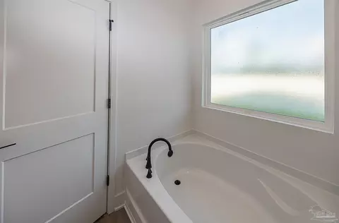 Bath - 5983 Willow Mist Ct, Pace, FL 32571 photo 4 of 4