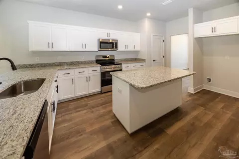 Kitchen - 5971 Willow Mist Ct, Pace, FL 32571 photo 4 of 4