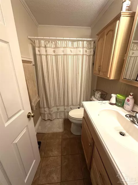Bath - 4806 Oscar Ln, Pace, FL 32571 photo 5 of 8
