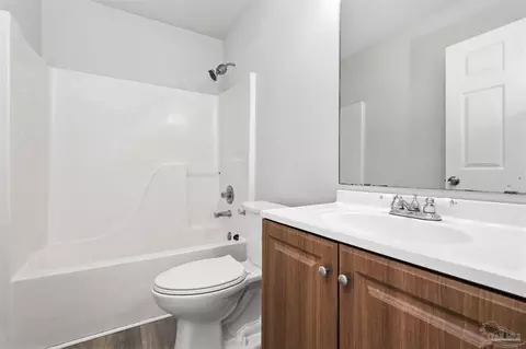 Bath - 4032 Mae Ln, Milton, FL 32583 photo 1 of 2