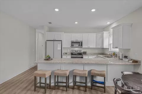 Kitchen - 3003 N 33rd Ave, Milton, FL 32583 photo 4 of 6