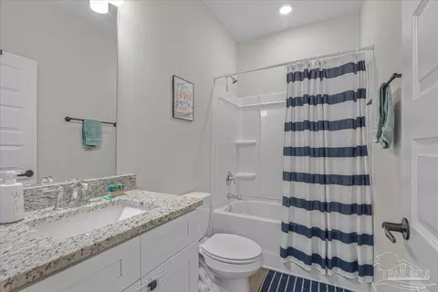 Bath - 3003 N 33rd Ave, Milton, FL 32583 photo 1 of 3
