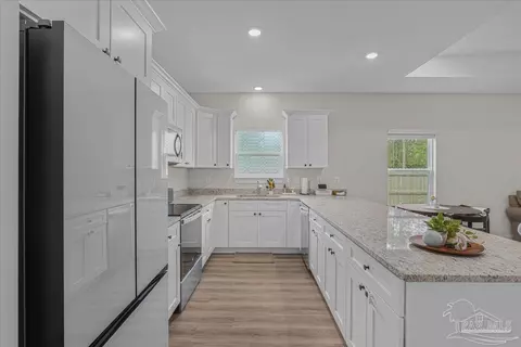 Kitchen - 3003 N 33rd Ave, Milton, FL 32583 photo 3 of 6