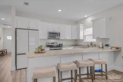 Kitchen - 3003 N 33rd Ave, Milton, FL 32583 photo 2 of 6