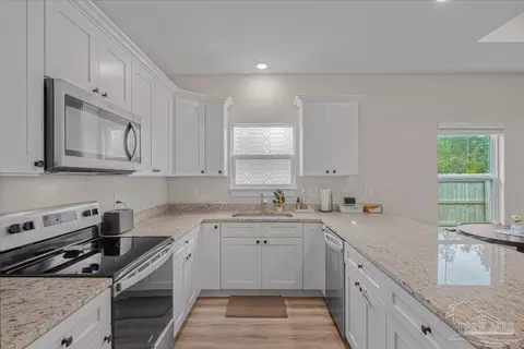 Kitchen - 3003 N 33rd Ave, Milton, FL 32583 photo 6 of 6