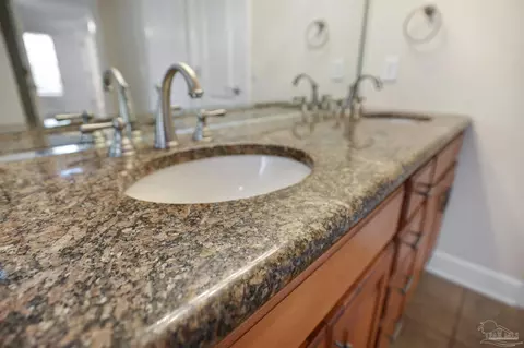 Bath - 4621 Riley Rd, Milton, FL 32583 photo 3 of 6