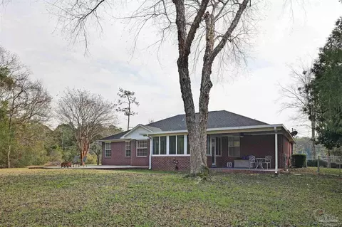 Exterior - 4621 Riley Rd, Milton, FL 32583 photo 5 of 8