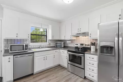 Kitchen - 5091 Pennington Ln, Pace, FL 32571 photo 2 of 3
