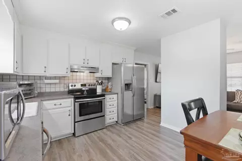 Kitchen - 5091 Pennington Ln, Pace, FL 32571 photo 3 of 3