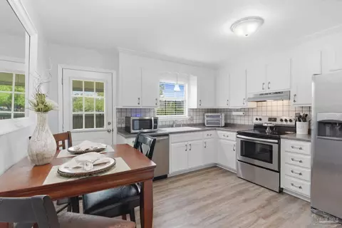 Kitchen - 5091 Pennington Ln, Pace, FL 32571 photo 1 of 3
