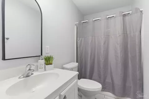 Bath - 5091 Pennington Ln, Pace, FL 32571 photo 1 of 2