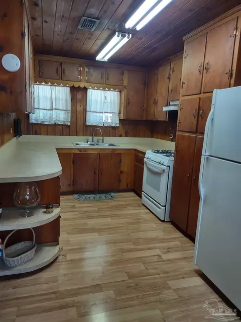 Kitchen - 521 Cox Rd, Mcdavid, FL 32568 photo 3 of 3