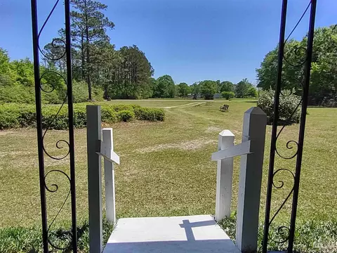 Exterior - 521 Cox Rd, Mcdavid, FL 32568 photo 5 of 10