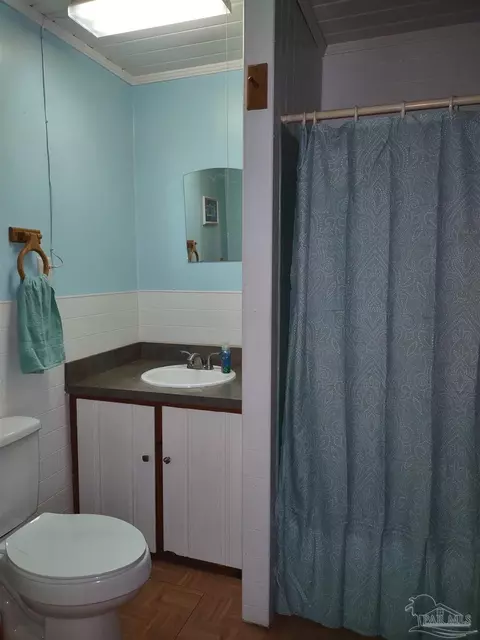 Bath - 521 Cox Rd, Mcdavid, FL 32568 photo 2 of 2