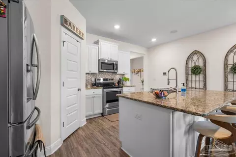 Kitchen - 5324 Red Shoulder Rd, Pace, FL 32571 photo 2 of 4