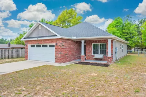 6160 Hayes Dr, Crestview, FL 32539