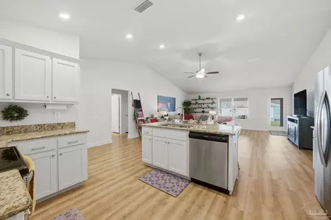 Kitchen - 6022 Willsey Trl, Crestview, FL 32539 photo 4 of 4