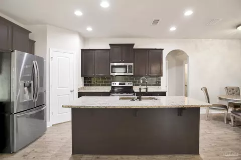 Kitchen - 6372 Ladera Trl, Pace, FL 32571 photo 3 of 4