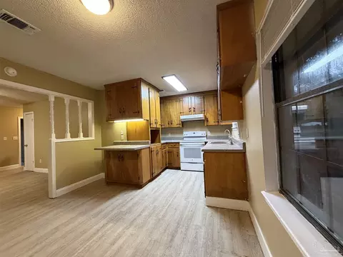 Kitchen - 6635 Wesdon Ct, Milton, FL 32570 photo 3 of 4