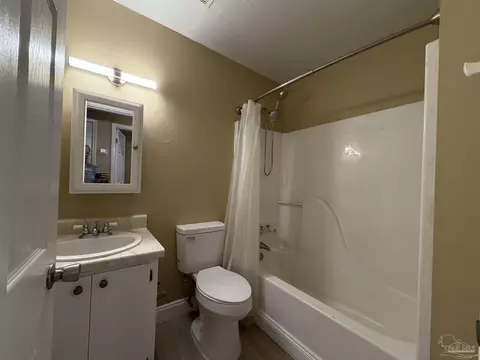 Bath - 6635 Wesdon Ct, Milton, FL 32570 photo 1 of 2