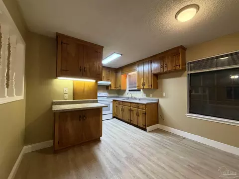 Kitchen - 6635 Wesdon Ct, Milton, FL 32570 photo 2 of 4