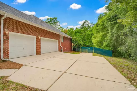 Exterior - 2855 Walling Rd, Milton, FL 32570 photo 2 of 11