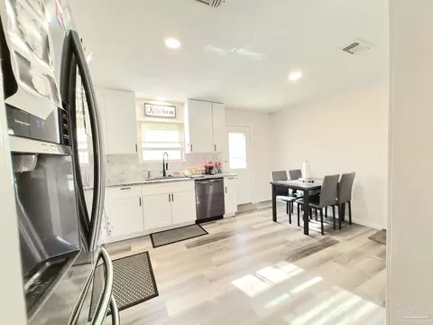 Kitchen - 5441 Gwen Ln, Pace, FL 32571 photo 3 of 11