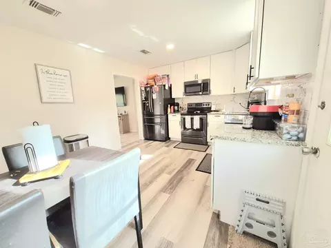 Kitchen - 5441 Gwen Ln, Pace, FL 32571 photo 6 of 11