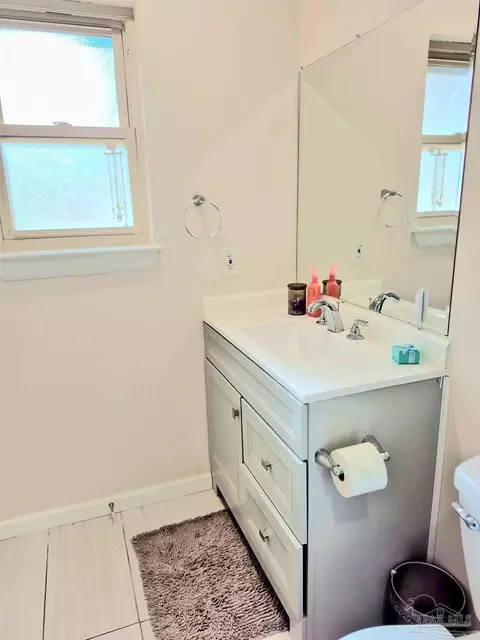 Bath - 5441 Gwen Ln, Pace, FL 32571 photo 3 of 4