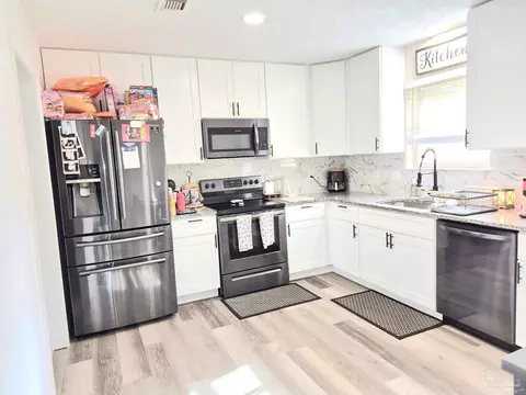 Kitchen - 5441 Gwen Ln, Pace, FL 32571 photo 8 of 11