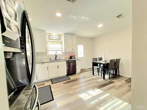 Kitchen - 5441 Gwen Ln, Pace, FL 32571 photo 7 of 11
