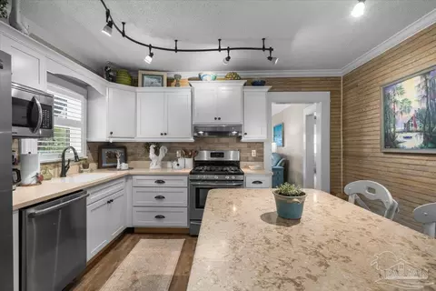 Kitchen - 24715 Murphy Ln, Elberta, AL 36530 photo 2 of 4