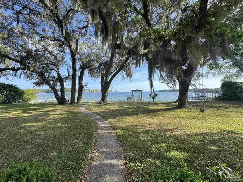 4156 Beach Dr, Niceville, FL 32578