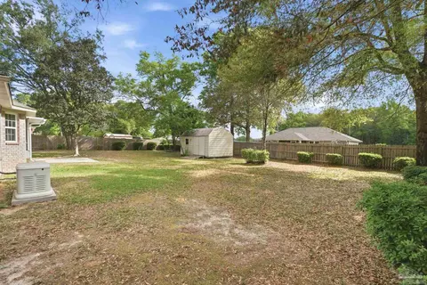 Exterior - 5980 Grandview Dr, Milton, FL 32570 photo 4 of 9