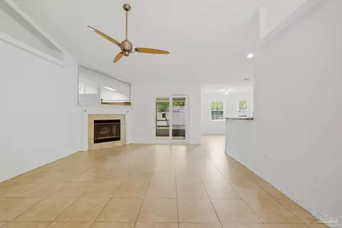 Living - 5980 Grandview Dr, Milton, FL 32570 photo 5 of 9