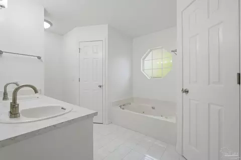 Bath - 5980 Grandview Dr, Milton, FL 32570 photo 1 of 4