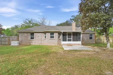 Exterior - 5980 Grandview Dr, Milton, FL 32570 photo 6 of 9