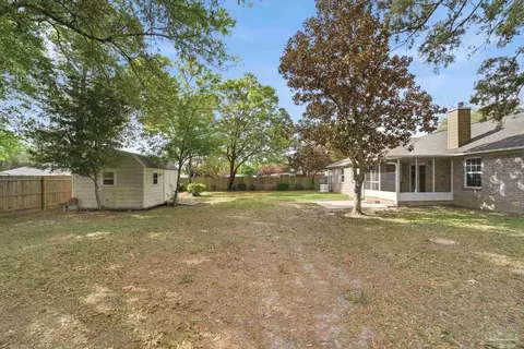 Exterior - 5980 Grandview Dr, Milton, FL 32570 photo 8 of 9