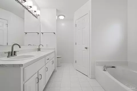 Bath - 5980 Grandview Dr, Milton, FL 32570 photo 2 of 4