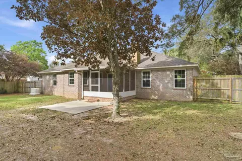Exterior - 5980 Grandview Dr, Milton, FL 32570 photo 7 of 9