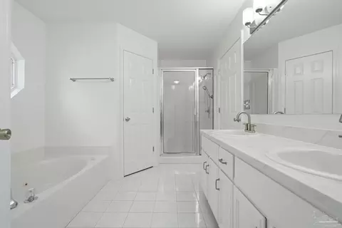 Bath - 5980 Grandview Dr, Milton, FL 32570 photo 3 of 4