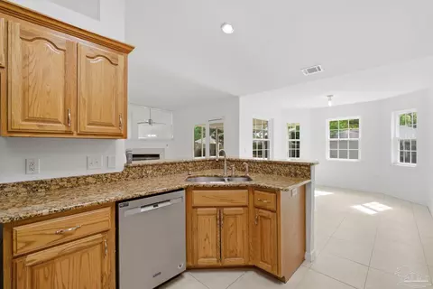 Kitchen - 5980 Grandview Dr, Milton, FL 32570 photo 3 of 4