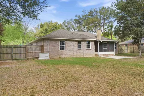 Exterior - 5980 Grandview Dr, Milton, FL 32570 photo 5 of 9