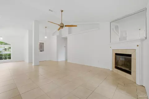 Living - 5980 Grandview Dr, Milton, FL 32570 photo 4 of 9