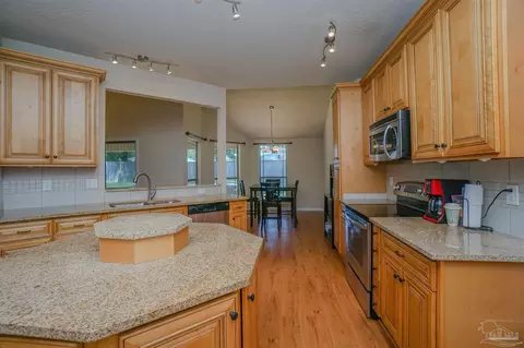 Kitchen - 5264 Moore Loop, Crestview, FL 32536 photo 2 of 6
