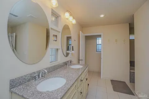Bath - 5264 Moore Loop, Crestview, FL 32536 photo 3 of 7