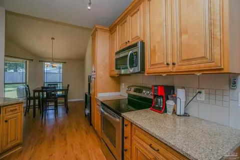 Kitchen - 5264 Moore Loop, Crestview, FL 32536 photo 4 of 6